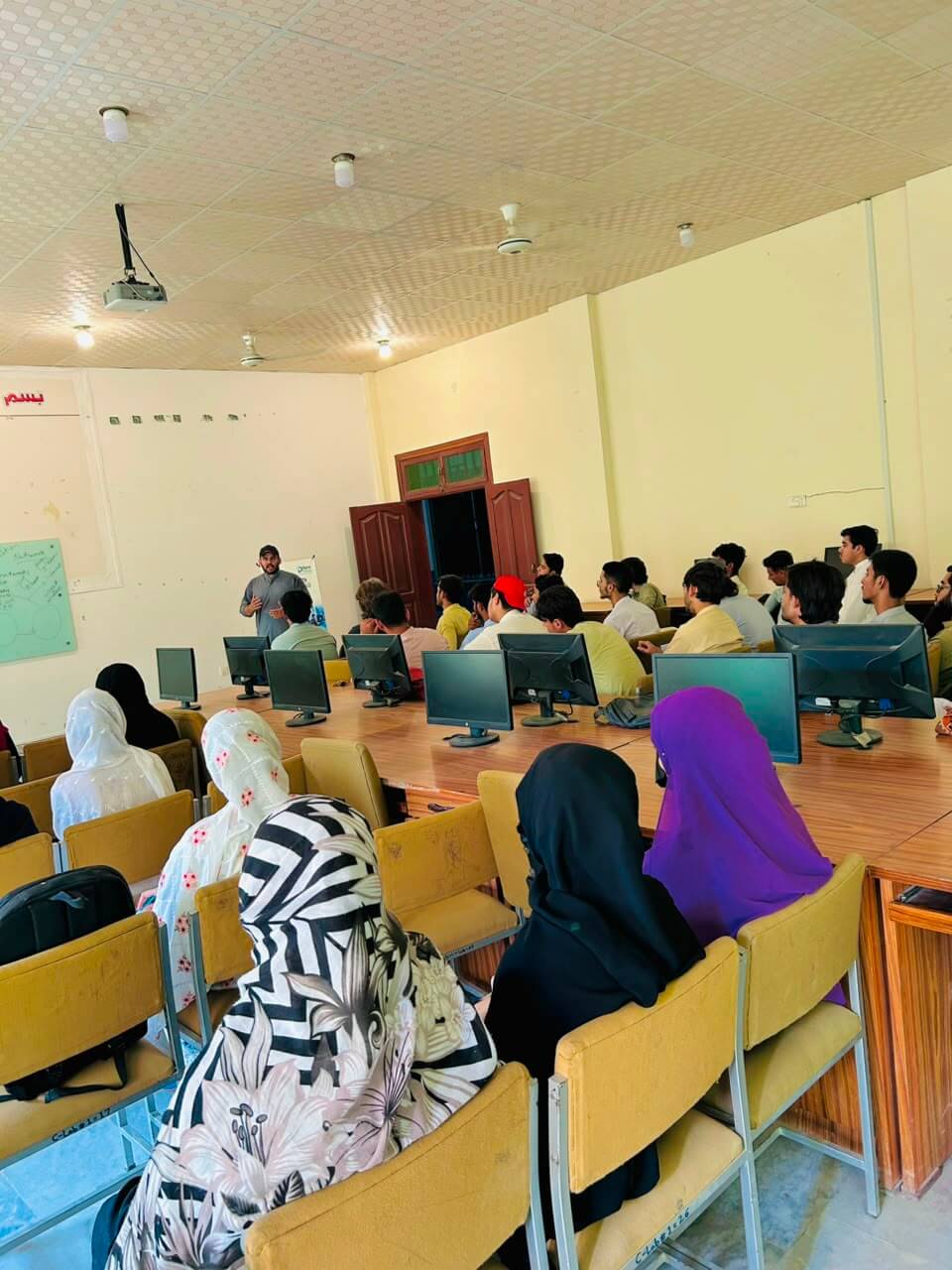 Hunar Tehreek training class in session — photo 19